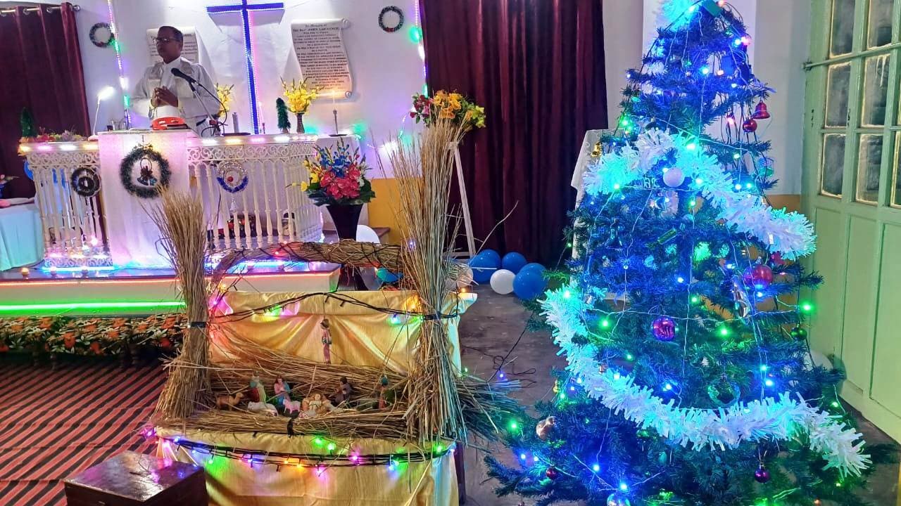 क्रिसमस पर गिरिजाघरों में विशेष प्रार्थना का आयोजन, अनुयायियों ने लिया पीड़ित मानवता की सेवा का लिया संकल्प
