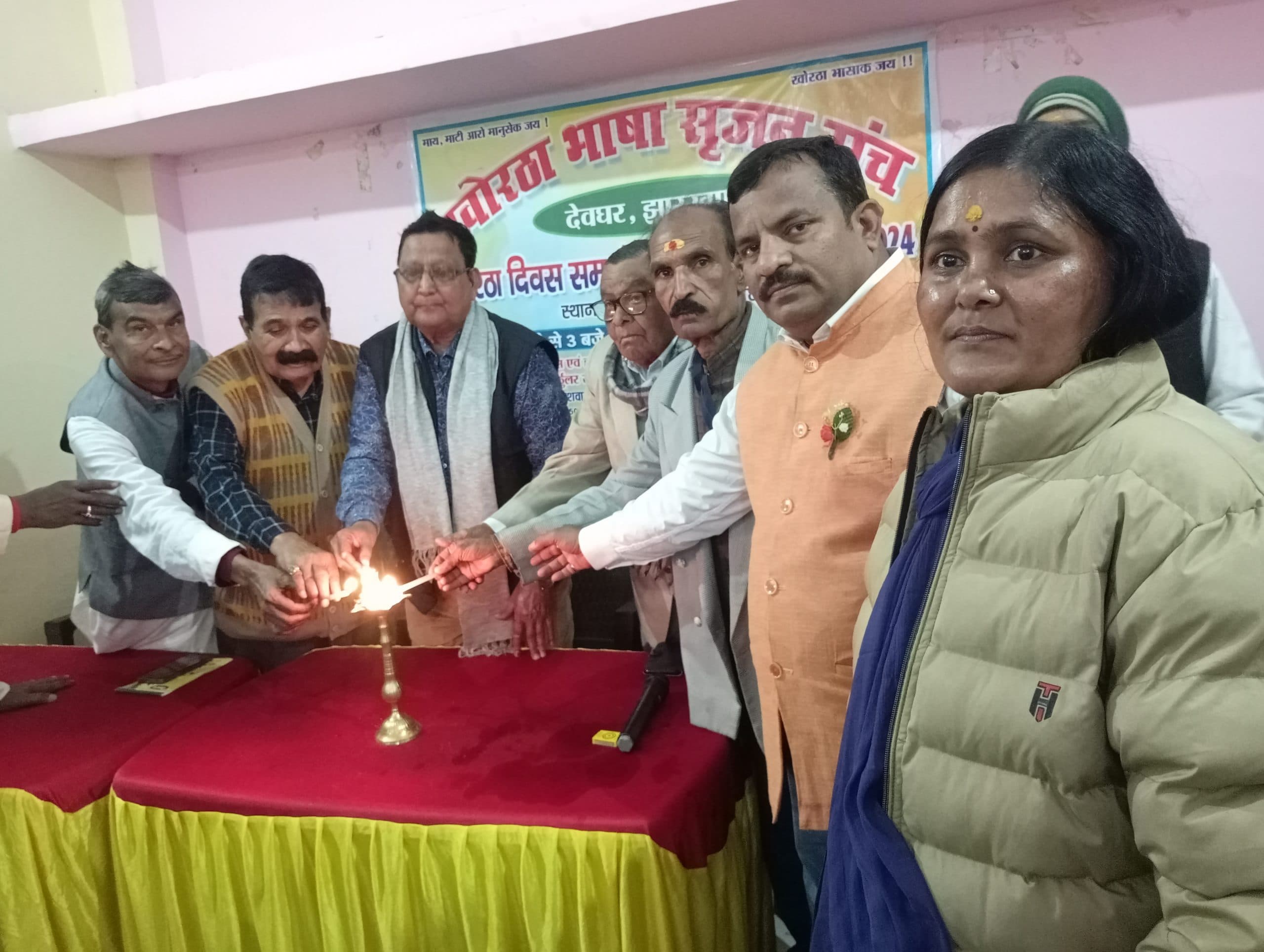 Deoghar news : कवि गोष्ठी में कवियों ने विभिन्न विधाओं पर सुनायी कविता, देर शाम तक झूमते रहे लोग