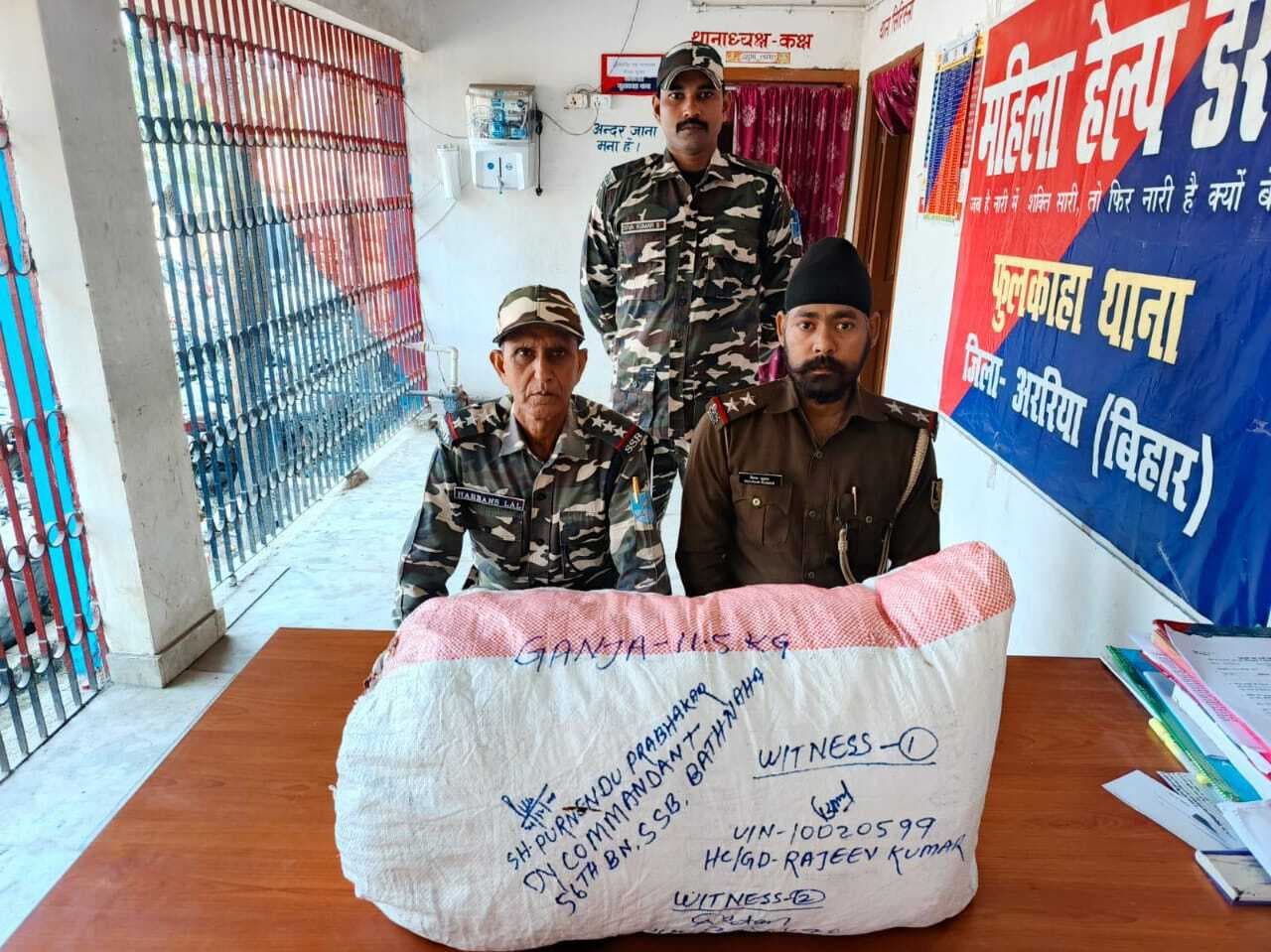 साढ़े 11 किलो गांजा जब्त, तस्कर फरार