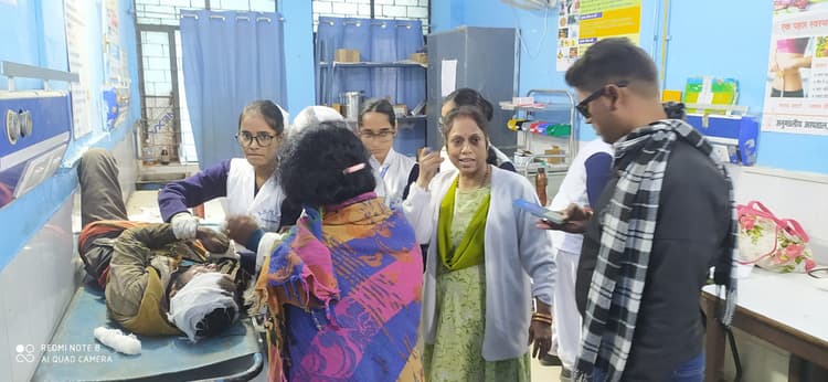 हाइवा की टक्कर से बाइक सवार घायल