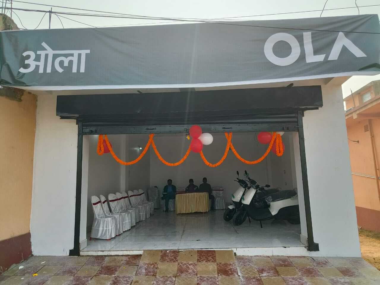 जामताड़ा में ओला इलेक्ट्रिक स्कूटर का खुला शोरूम