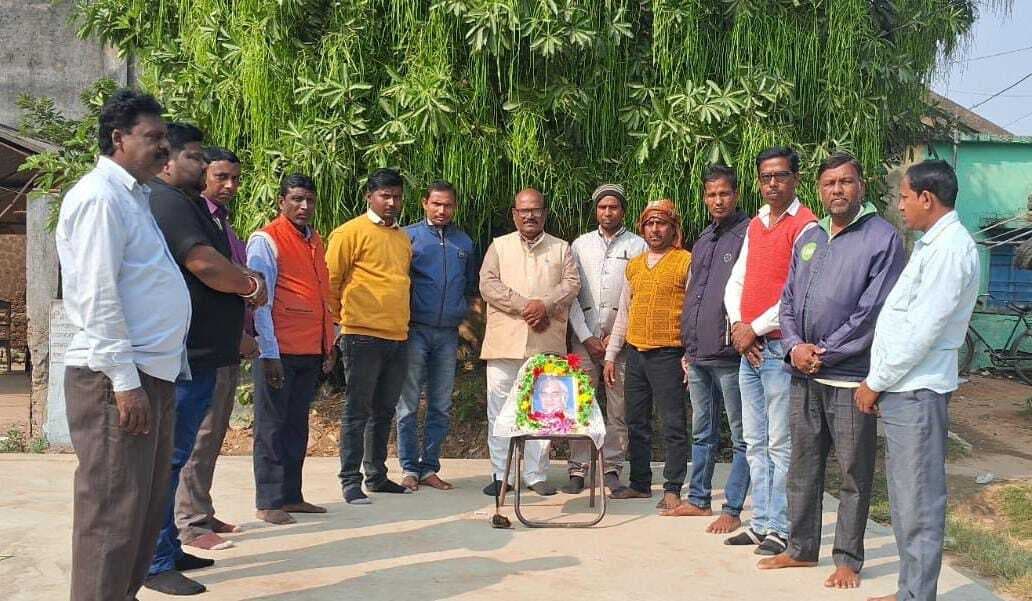 कुंडहित में याद किये गये पूर्व प्रधानमंत्री अटल बिहारी