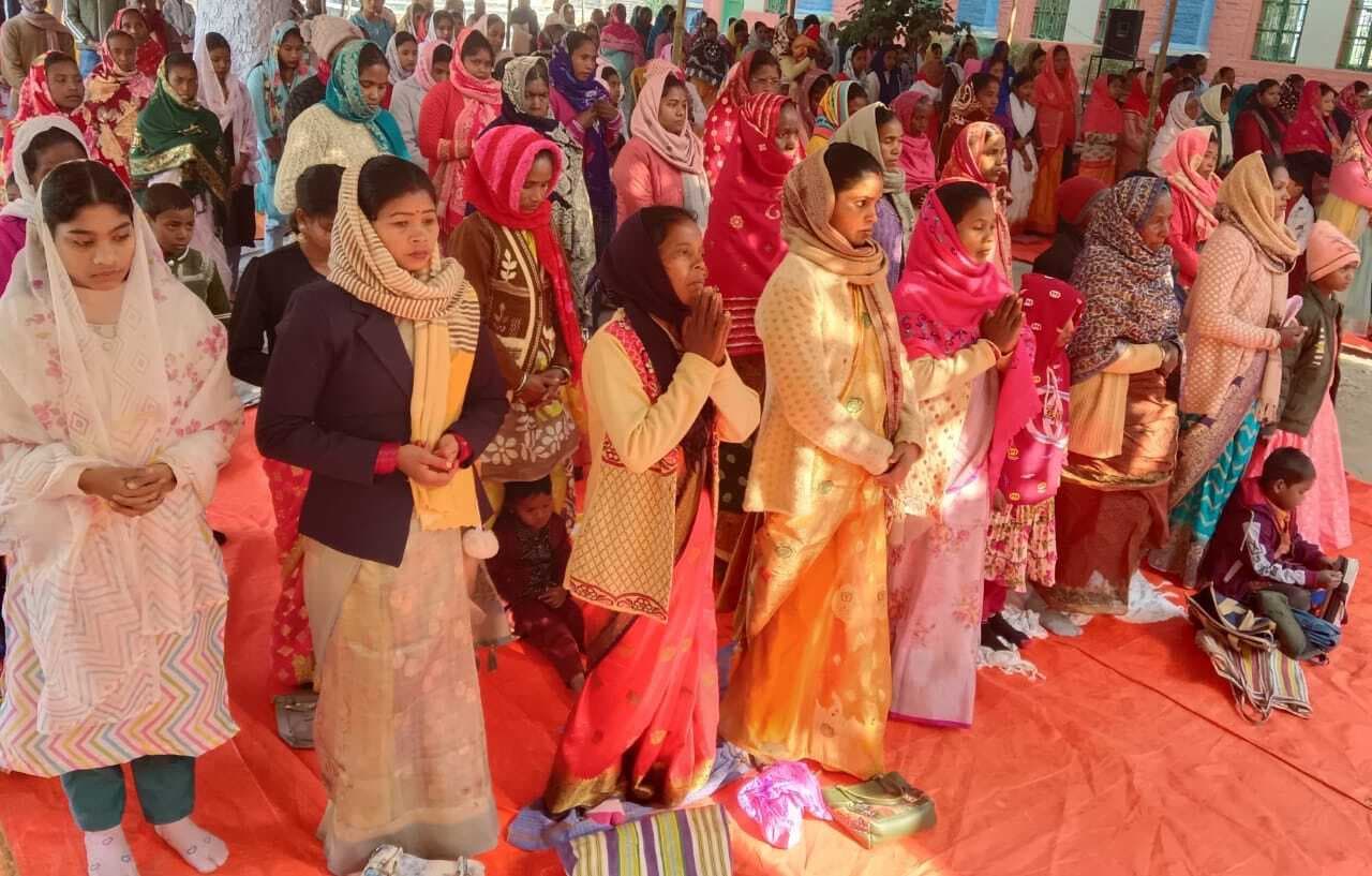 प्रभु यीशु ने विश्व को दिया शांति व प्रेम का संदेश : फादर