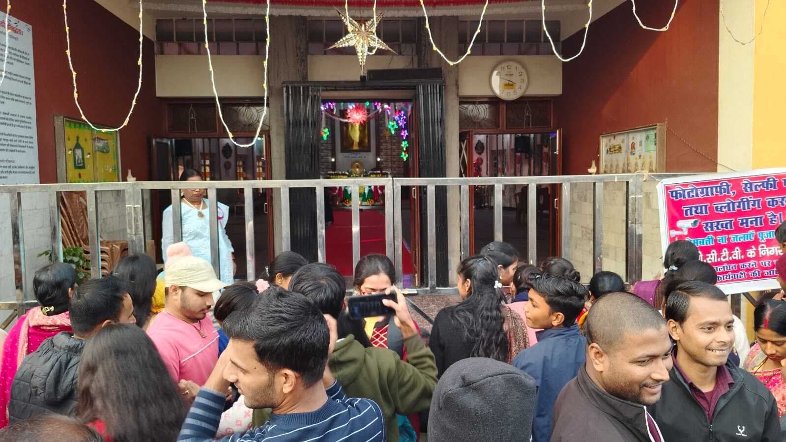 Darbhanga News: मैरी क्रिसमस मैरी क्रिसमस व जिंगल बेल जिंगल बेल से गूंज उठा चर्च