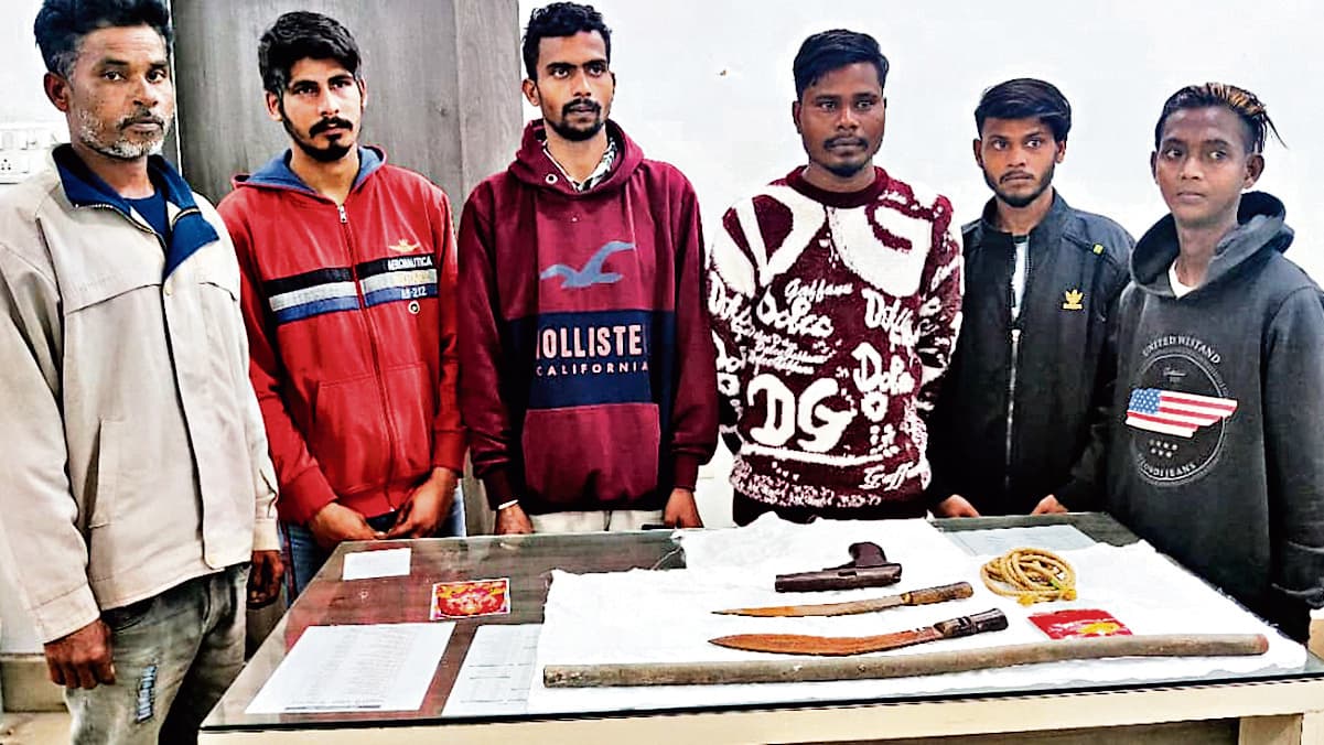 Rourkela News: पेट्रोल पंप पर डकैती की योजना बनाते आधा दर्जन युवक गिरफ्तार