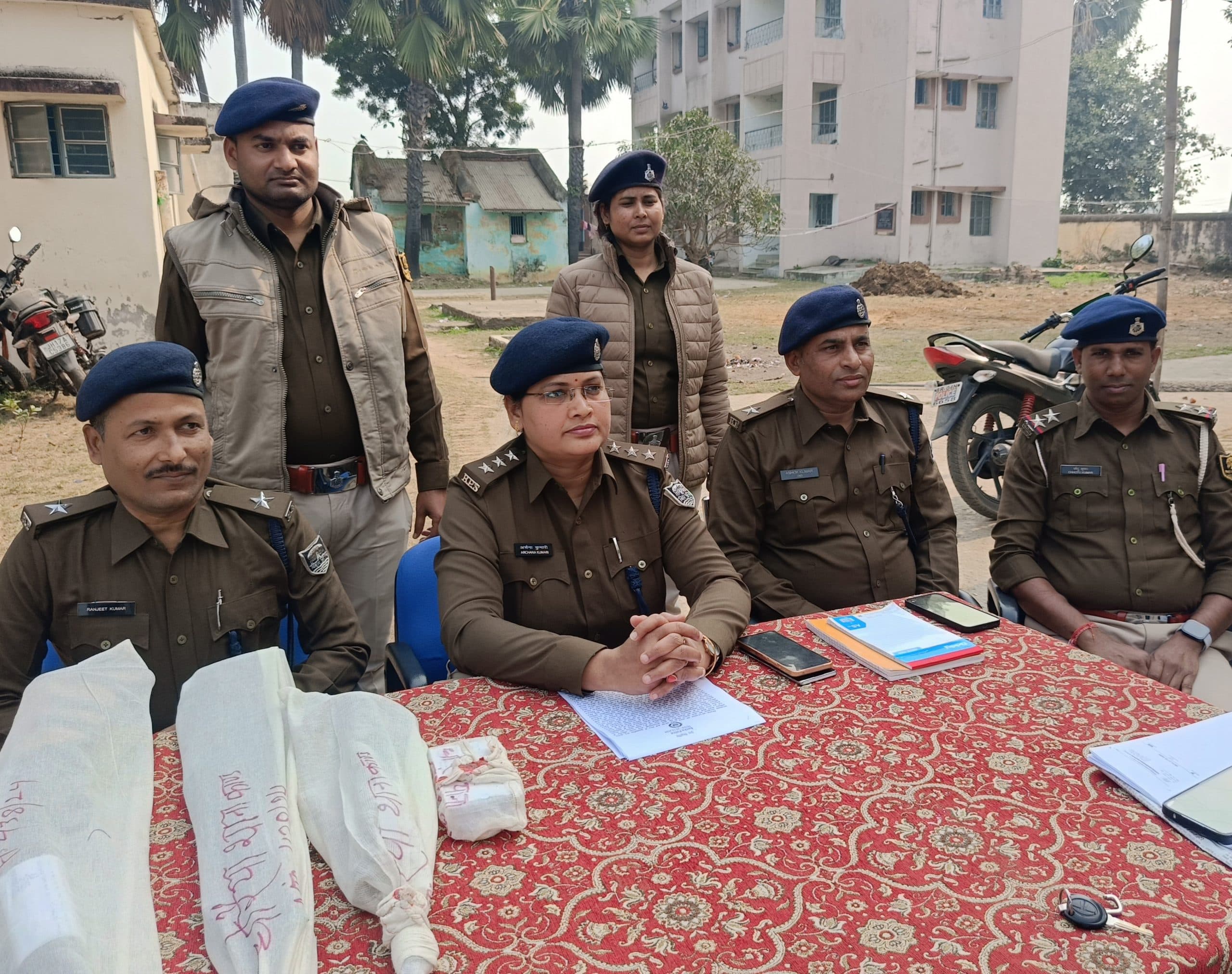 धौरेया जोठा बहियार से बरामद अवैध हथियार मामले में पुलिस कर रही छापेमारी : एसडीपीओ