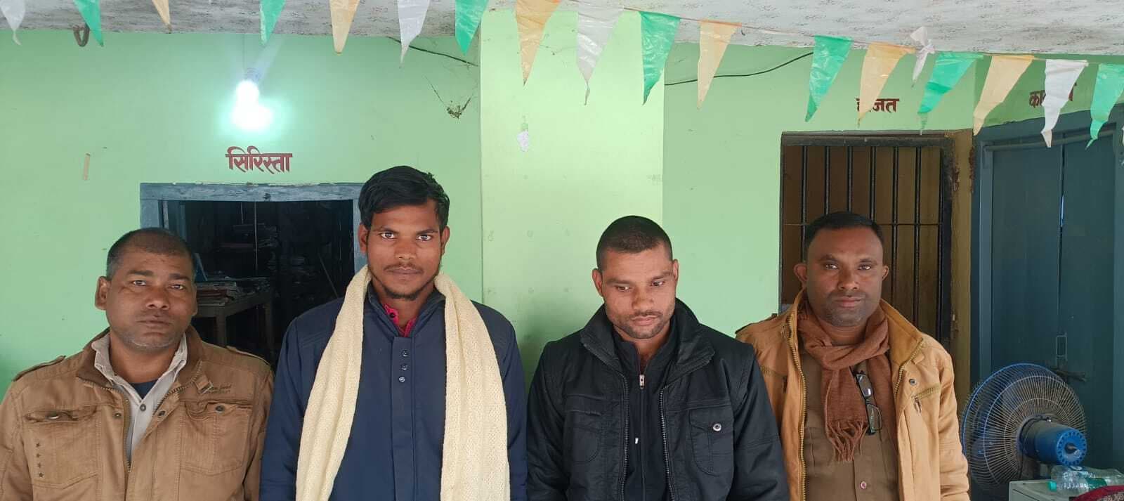 आर्म्स एक्ट के फरार दो अभियुक्त गिरफ्तार