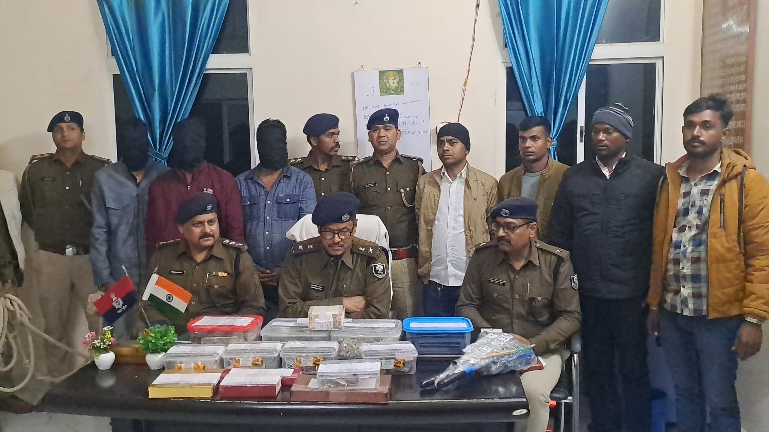 50 लाख की ज्वेलरी और 15 लाख कैश के साथ पटना से चार चोर गिरफ्तार