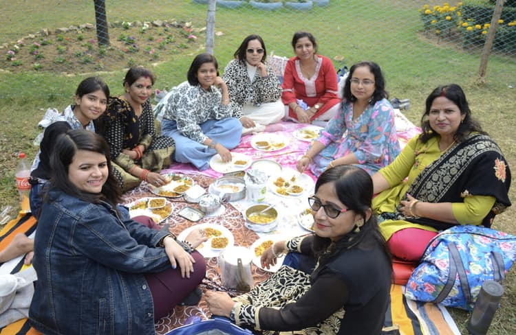 Dhanbad News : मुंडा पार्क पहुंचे आठ हजार सैलानी, टॉय ट्रेन की सवारी कर सबने उठाया लेजर म्यूजिकल फाउंटेन का लुत्फ