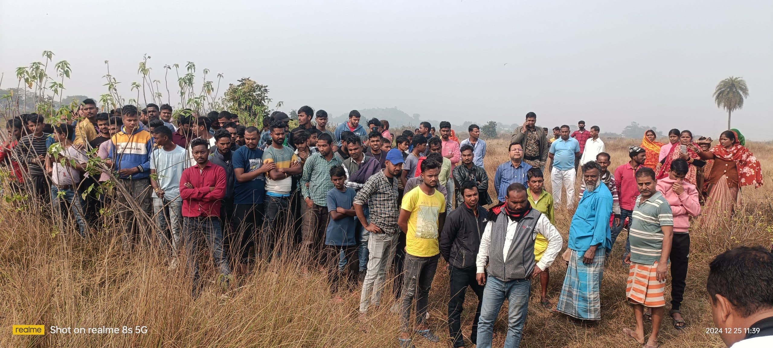 Dhanbad News: अवैध संबंध में चाकू से गोदकर युवक की हत्या, शव खेत में गाड़ा