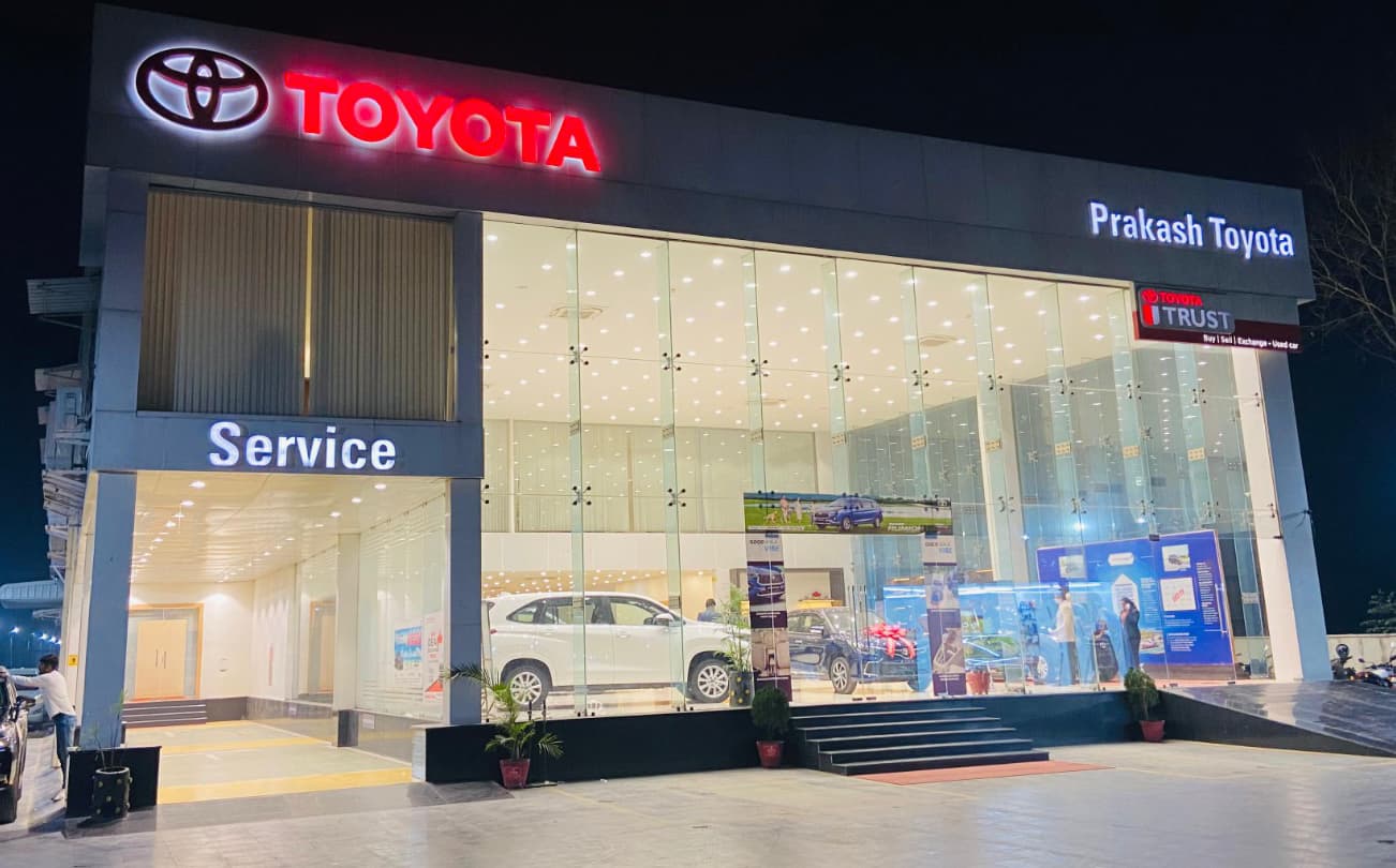 प्रकाश टोयोटा ने सभी गाड़ियों पर दिया ऑफर का अवसर