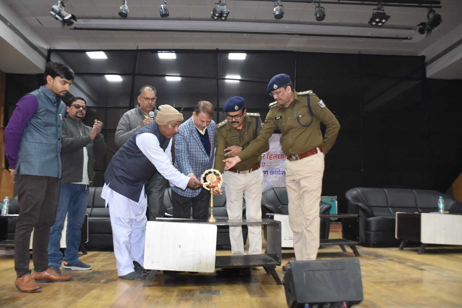 मानव दुर्व्यवहार पर सभी हित धारक विभाग के प्रतिनिधियों को दिया गया प्रशिक्षण