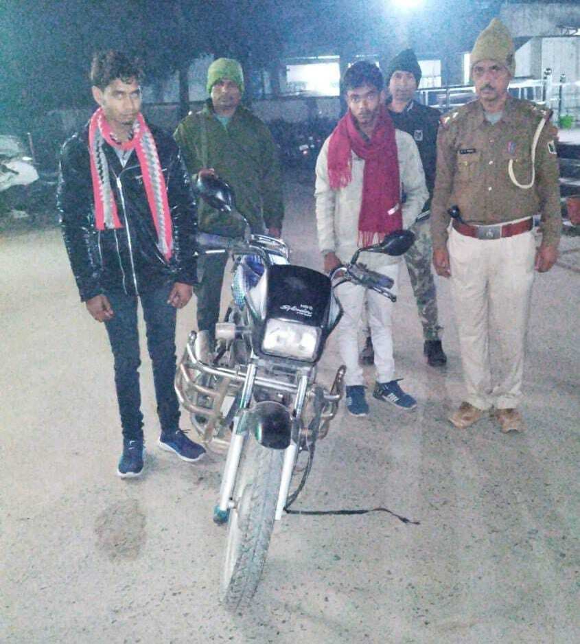 वाहन जांच में चोरी की बाइक के साथ दो गिरफ्तार