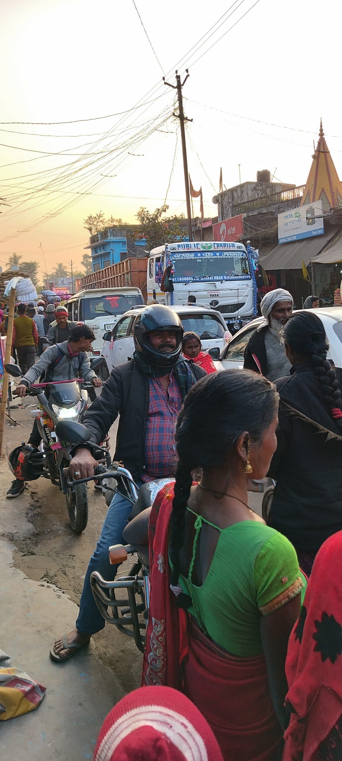 पिपरा बाजार में विकराल रूप ले रहा जाम की समस्या