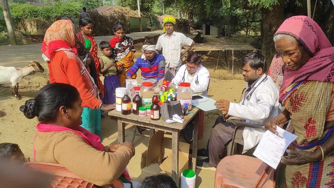 आयुष के शिविर में 320 लोगों की गयी स्वास्थ्य जांच