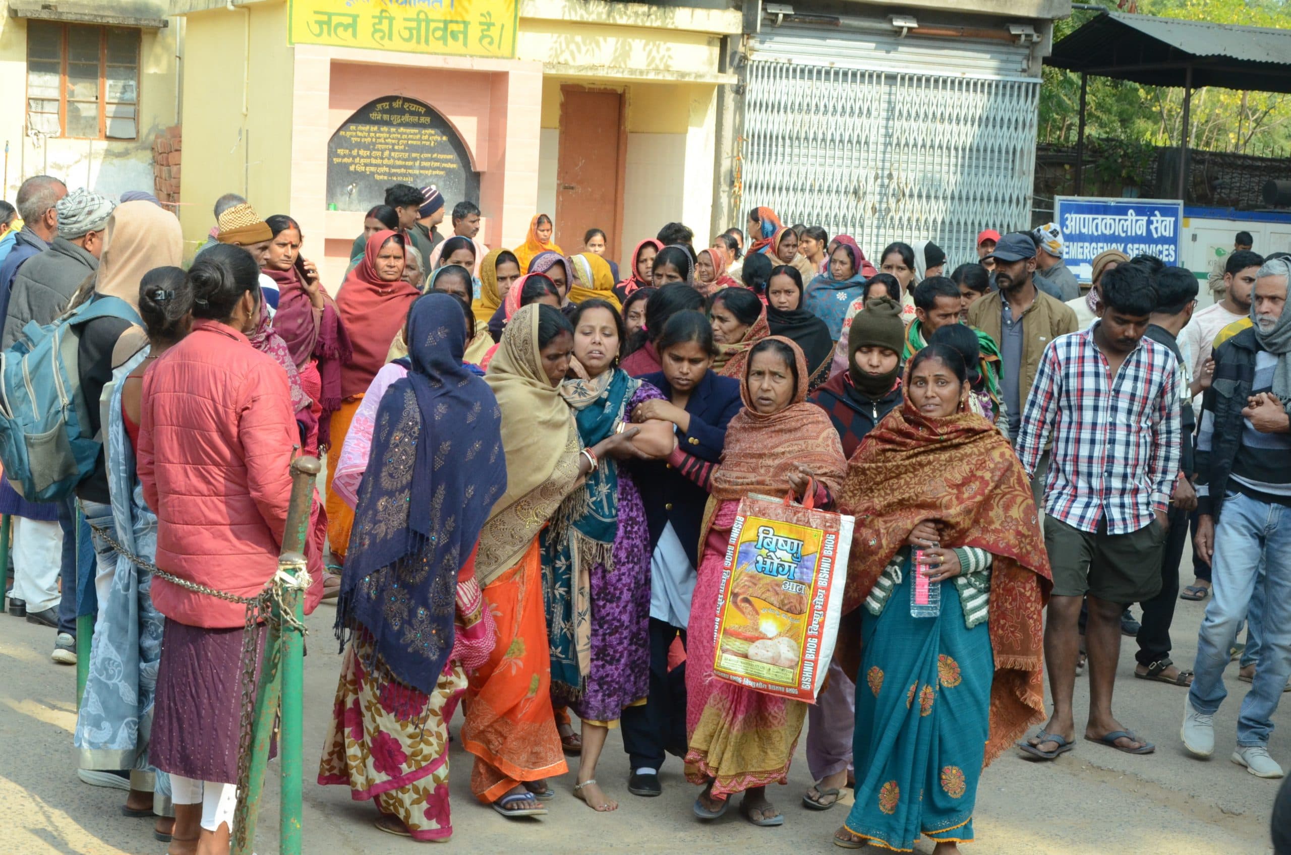 Deoghar News : ट्रेन से उतरने में फिसल गया पैर, गिरने से मोहनपुर के रेलवे गार्ड की मौत