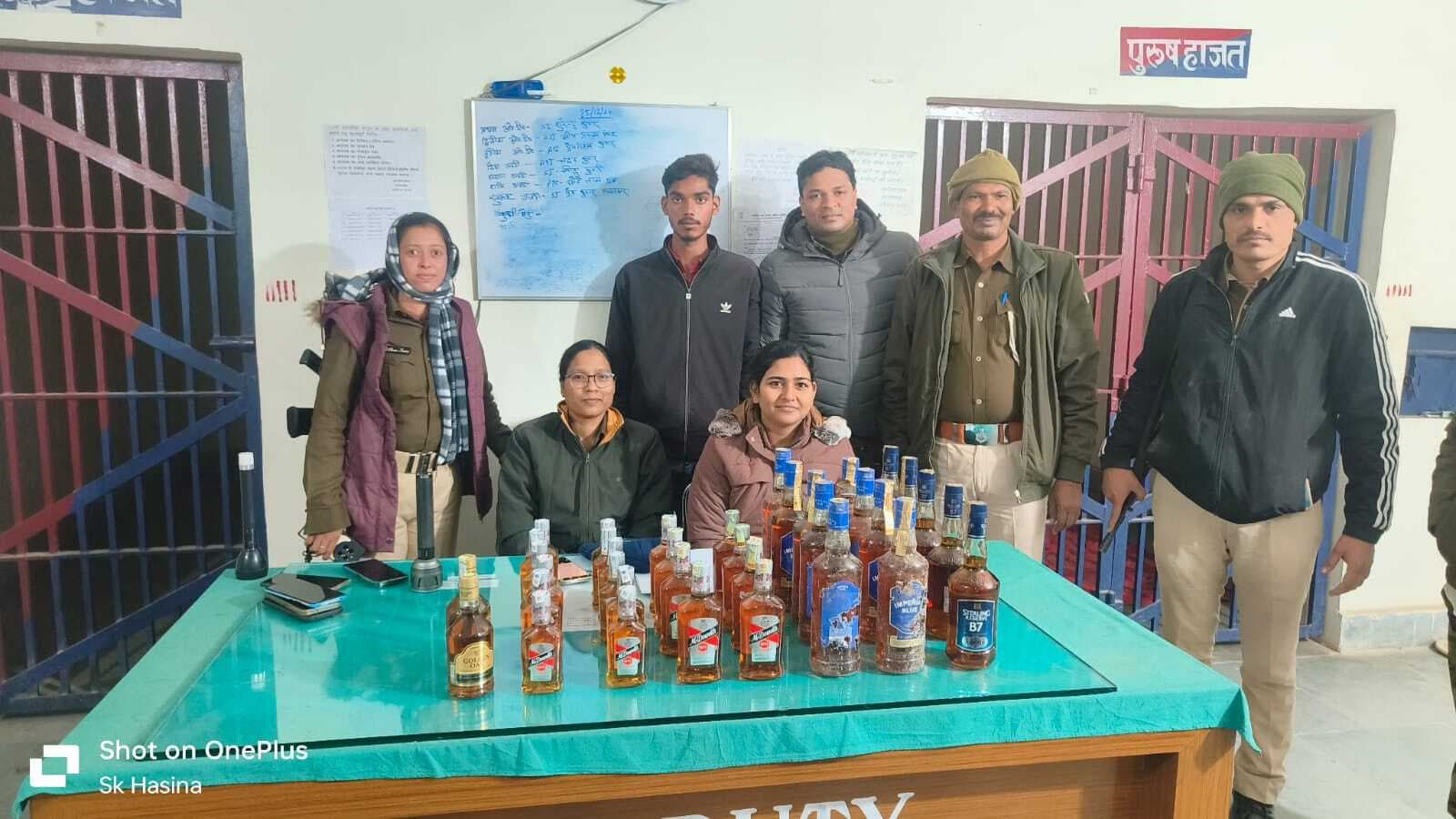 15 लीटर विदेशी शराब के साथ गिरफ्तार