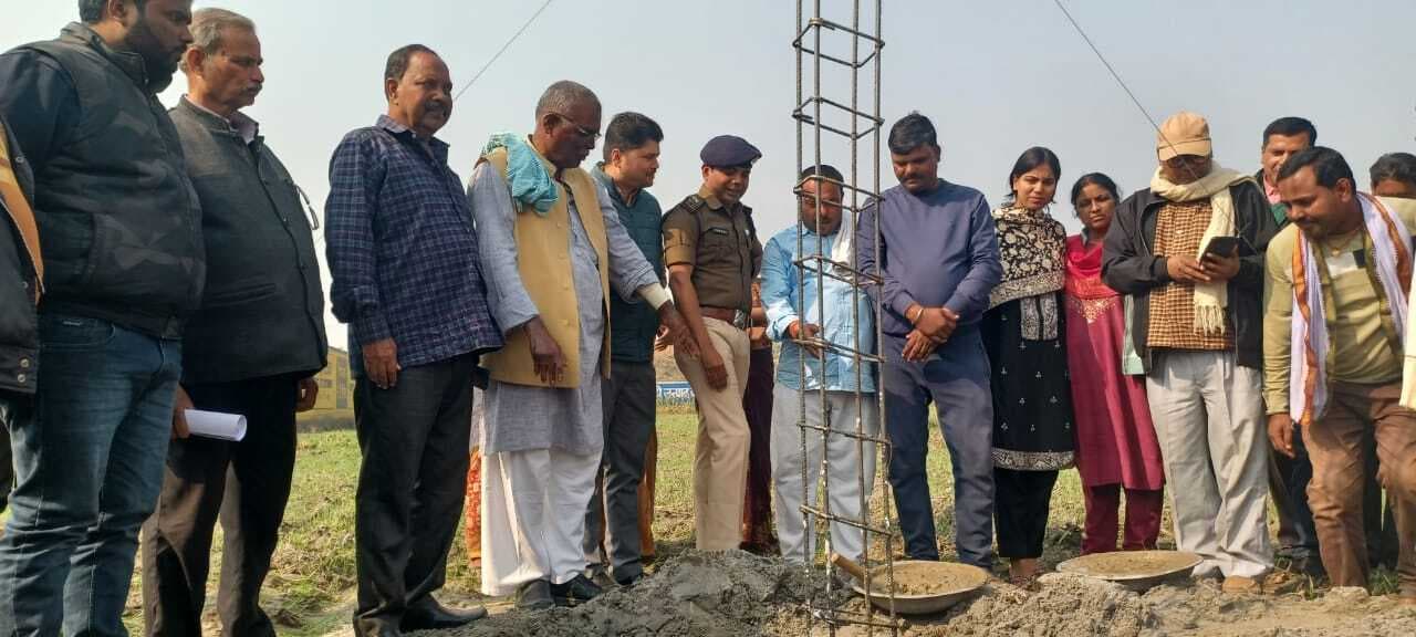 13.23 लाख की लागत से बनने वाले आंगनबाड़ी केंद्र के मॉडल भवन निर्माण कार्य का किया गया शिलान्यास