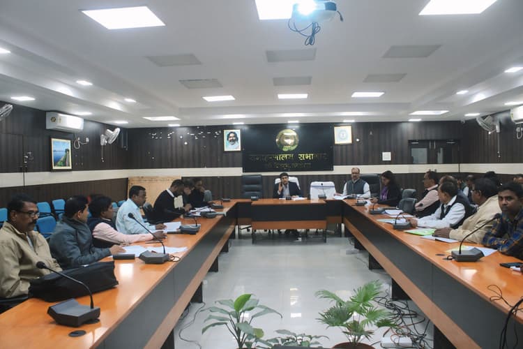 Jamshedpur news. कम राशन वितरण पर पोटका एवं गुड़ाबांदा के प्रभारी बीएसओ को शो-कॉज