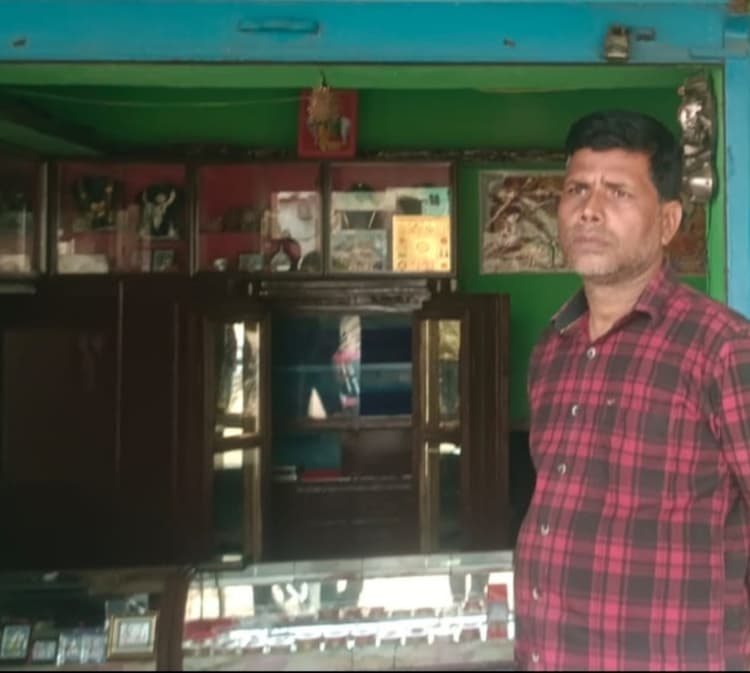 दीवार काटकर आभूषण दुकान में चोरी