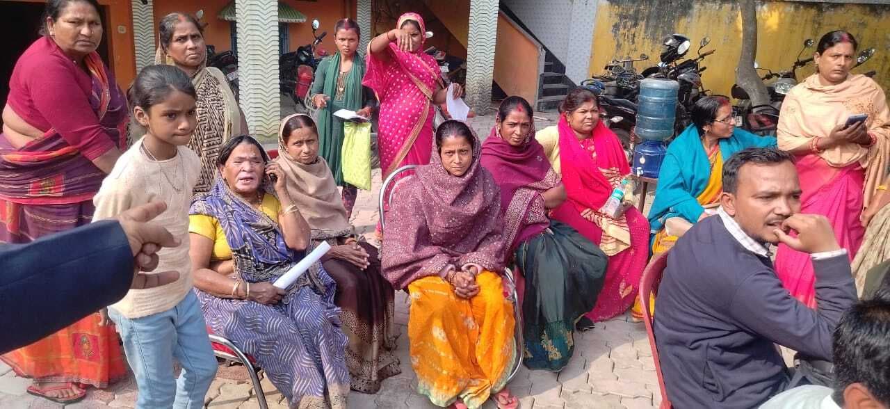 मुख्यमंत्री के संभावित यात्रा से पहले शिविर लगाकर शिकायतों का किया गया निष्पादन