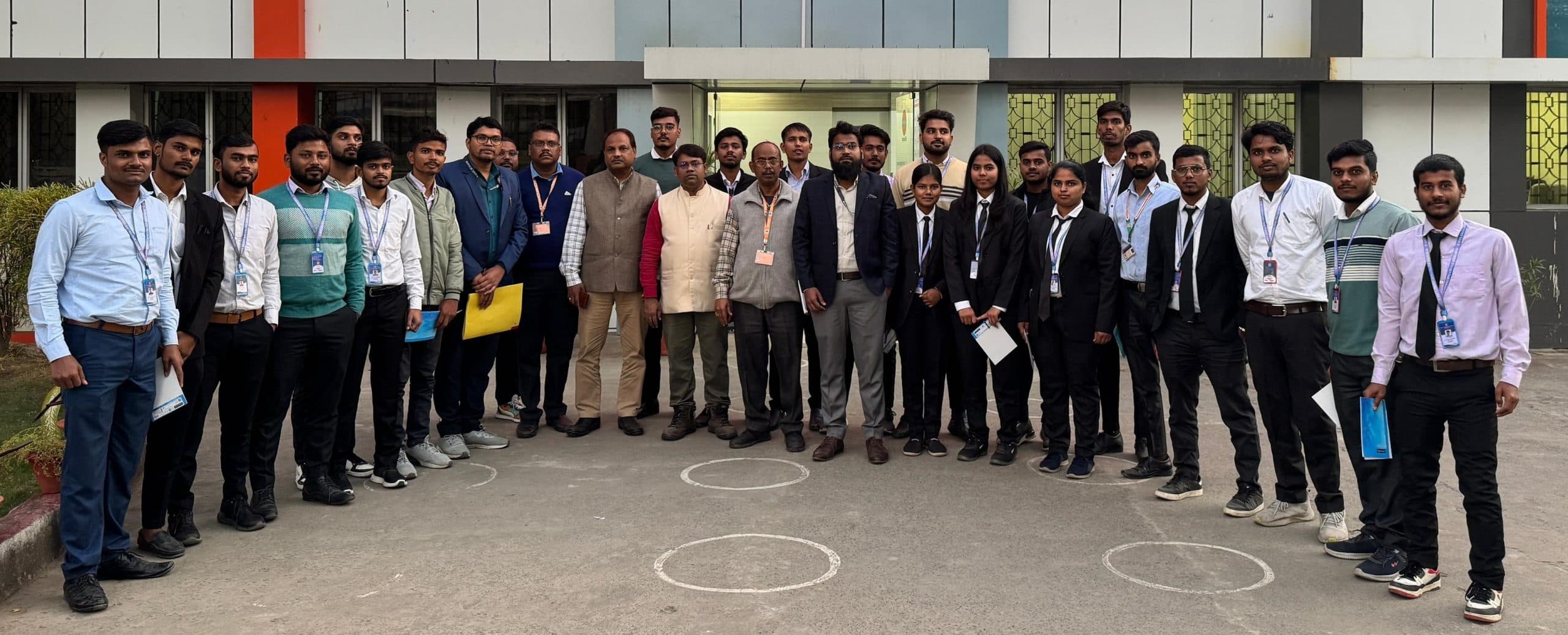 इंजीनियरिंग कॉलेज के छात्रों ने किया बरौनी रिफाइनरी औद्योगिक भ्रमण