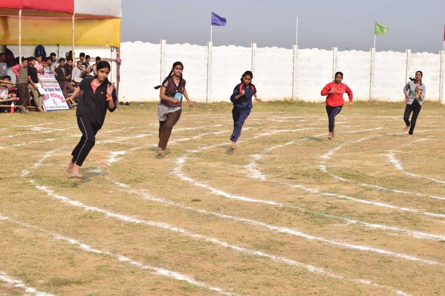 Munger news : वार्षिक खेलकूद का शुभारंभ, 189 अंक के साथ पहले दिन येलो हाउस रहा प्रथम