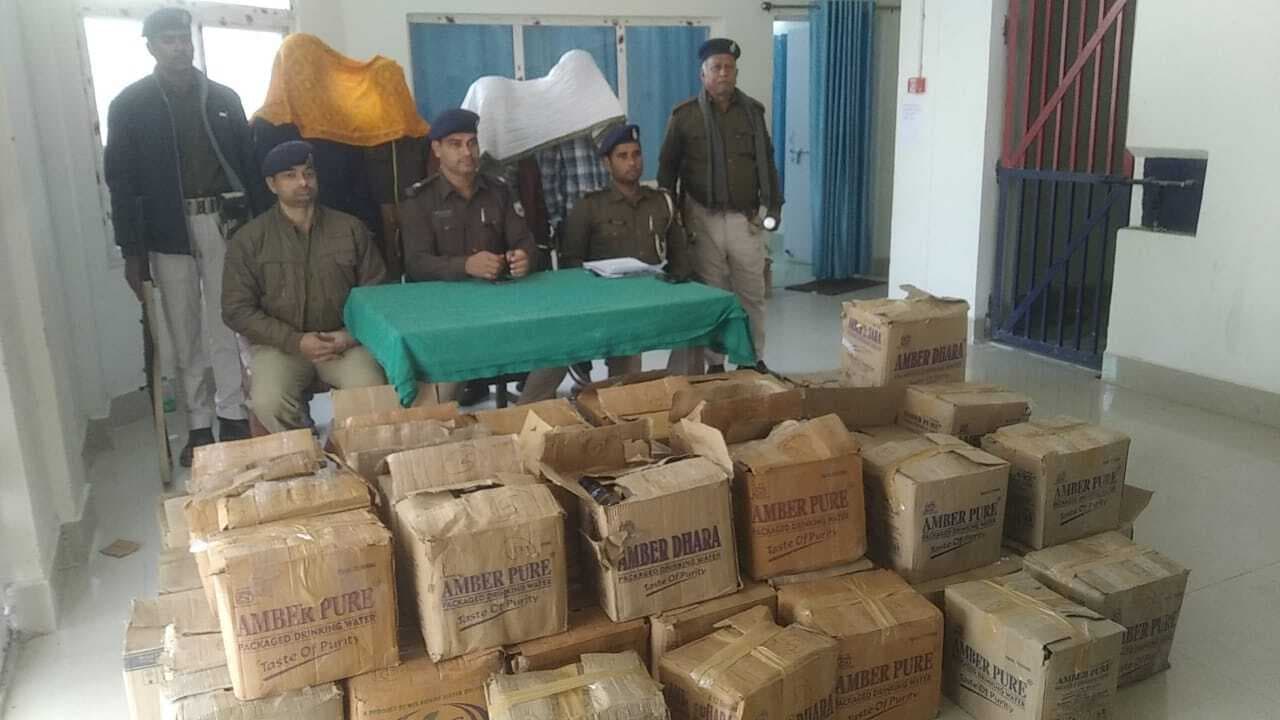 Munger news : 520 लीटर अंग्रेजी शराब की बड़ी खेप बरामद, दो तस्कर गिरफ्तार