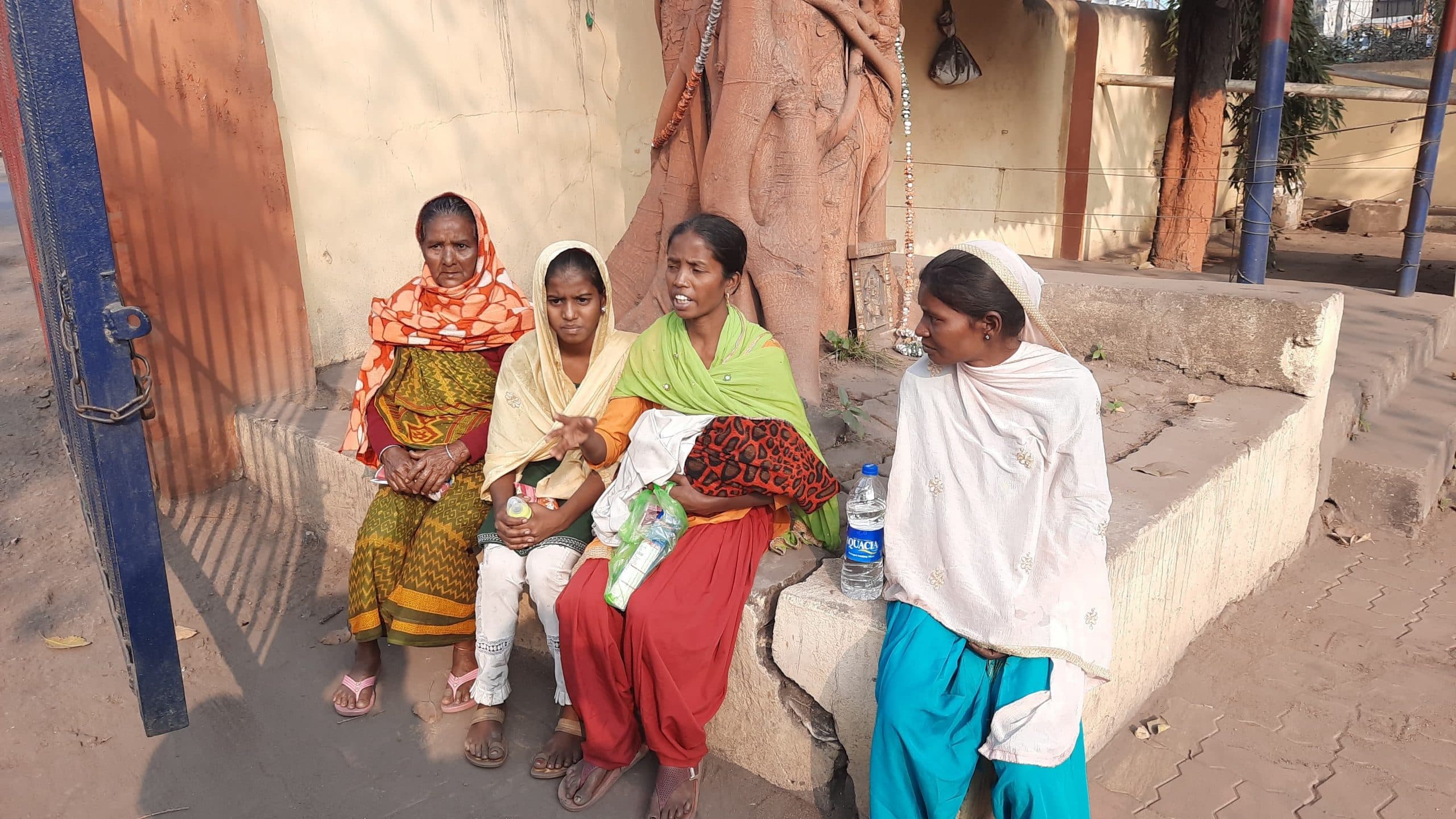 Dhanbad News : मां की मौत के बाद नवजात को लेकर मायका व ससुराल वालों में हंगामा