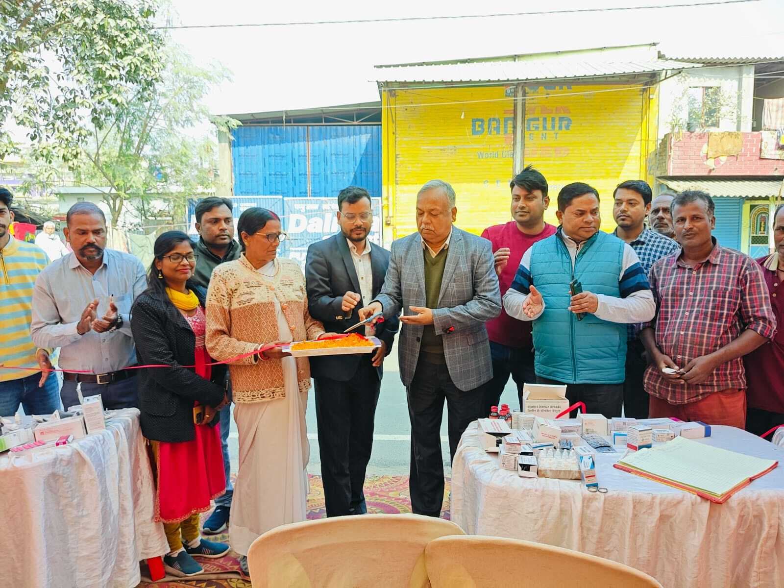 बाटम: शिविर में 120 मरीजों की स्वास्थ्य जांच कर दी दवायां