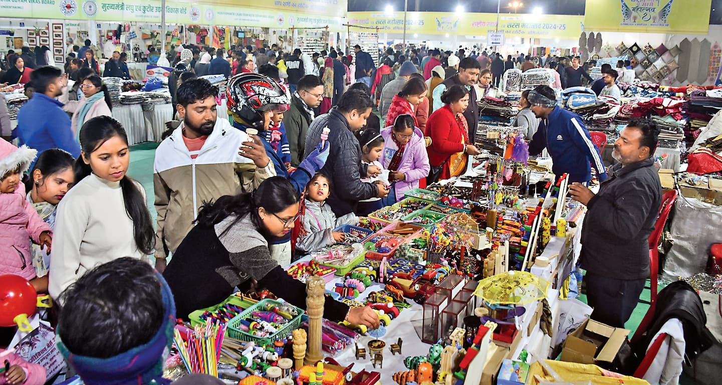 Ranchi News : खादी महोत्सव में सातवें दिन पहुंचे 10 हजार लोग