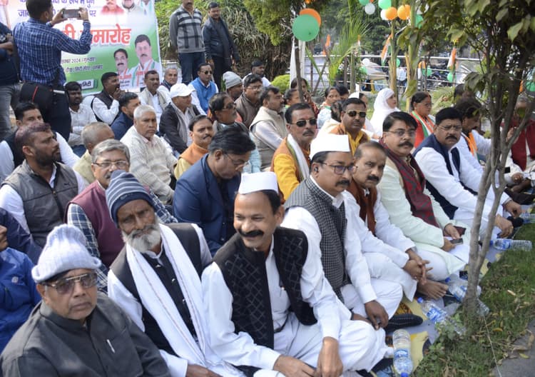 Dhanbad News : महात्मा गांधी के कांग्रेस के राष्ट्रीय अध्यक्ष बनने की 100वीं वर्षगांठ पर मना शताब्दी समारोह