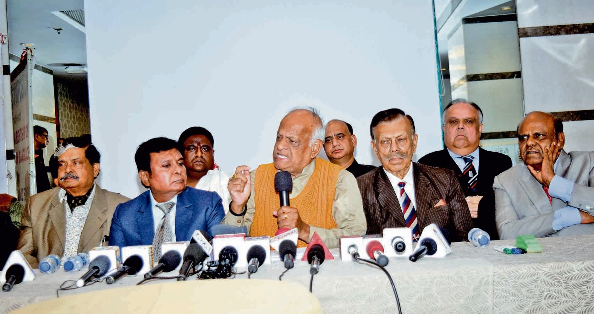 बांग्लादेश की सरकार लोकतंत्र के मूलभूत आदर्शों से दूर चली गयी है