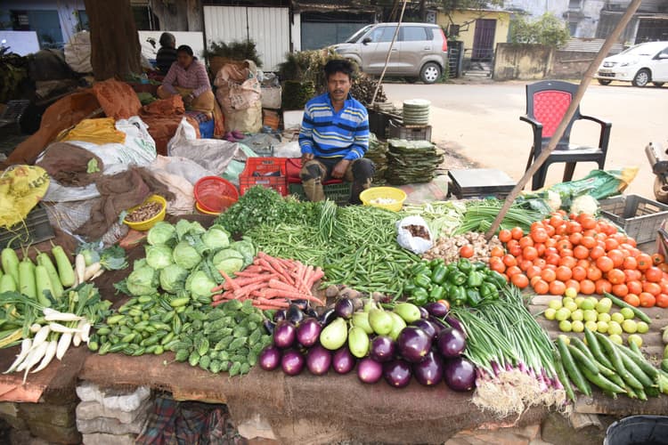 Jamshedpur news.आधे से भी कम हुईं सब्जियों के दाम, मिलने लगी पटमदा वाली तरकारी