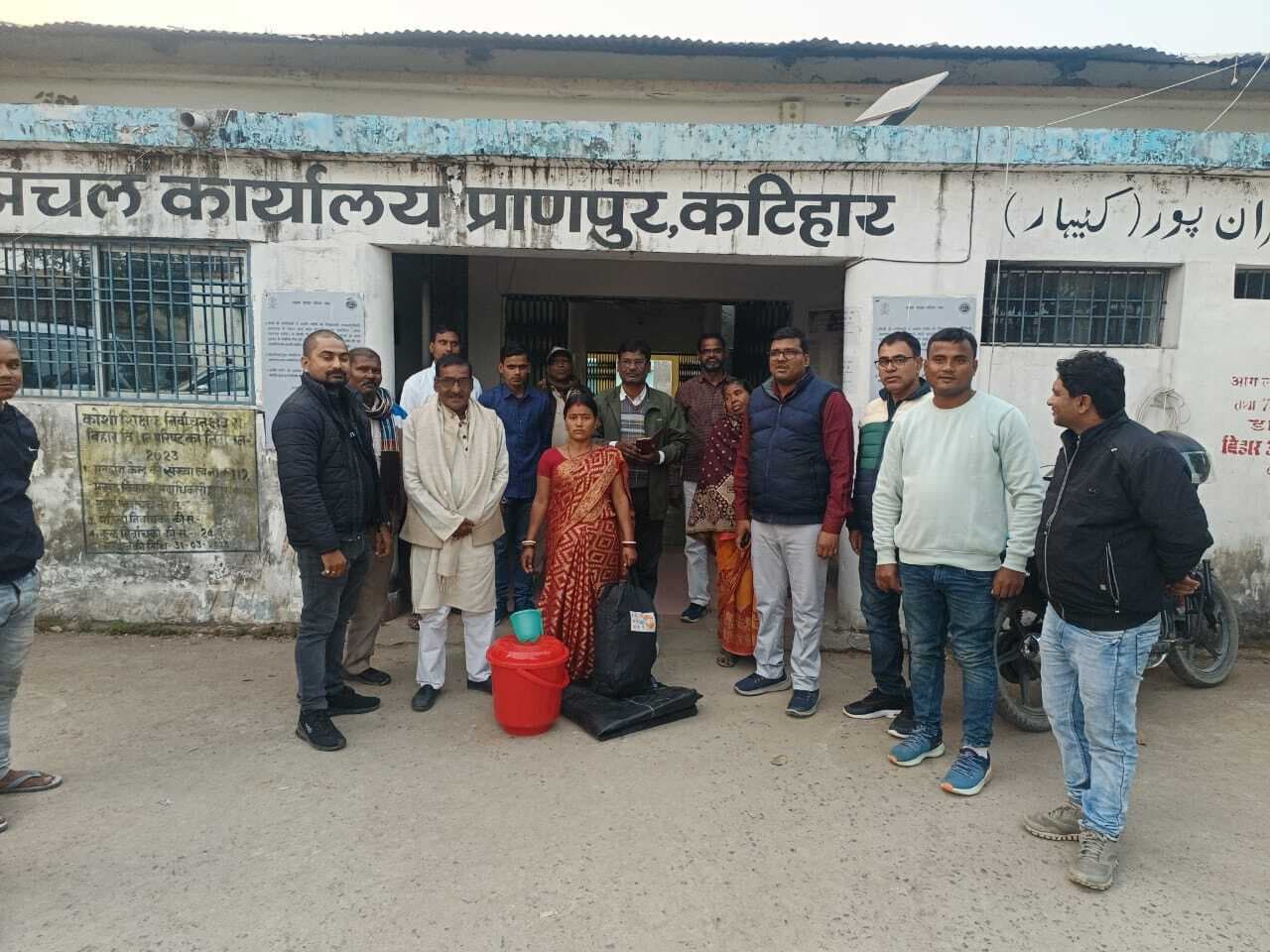 अग्निपीड़ित परिवारों के बीच राहत सामग्री का किया गया वितरण