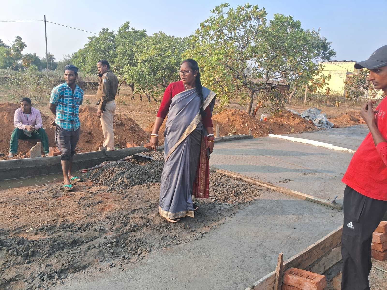 जिप अध्यक्ष ने पीसीसी निर्माण में गड़बड़ी पर कार्य को राेका