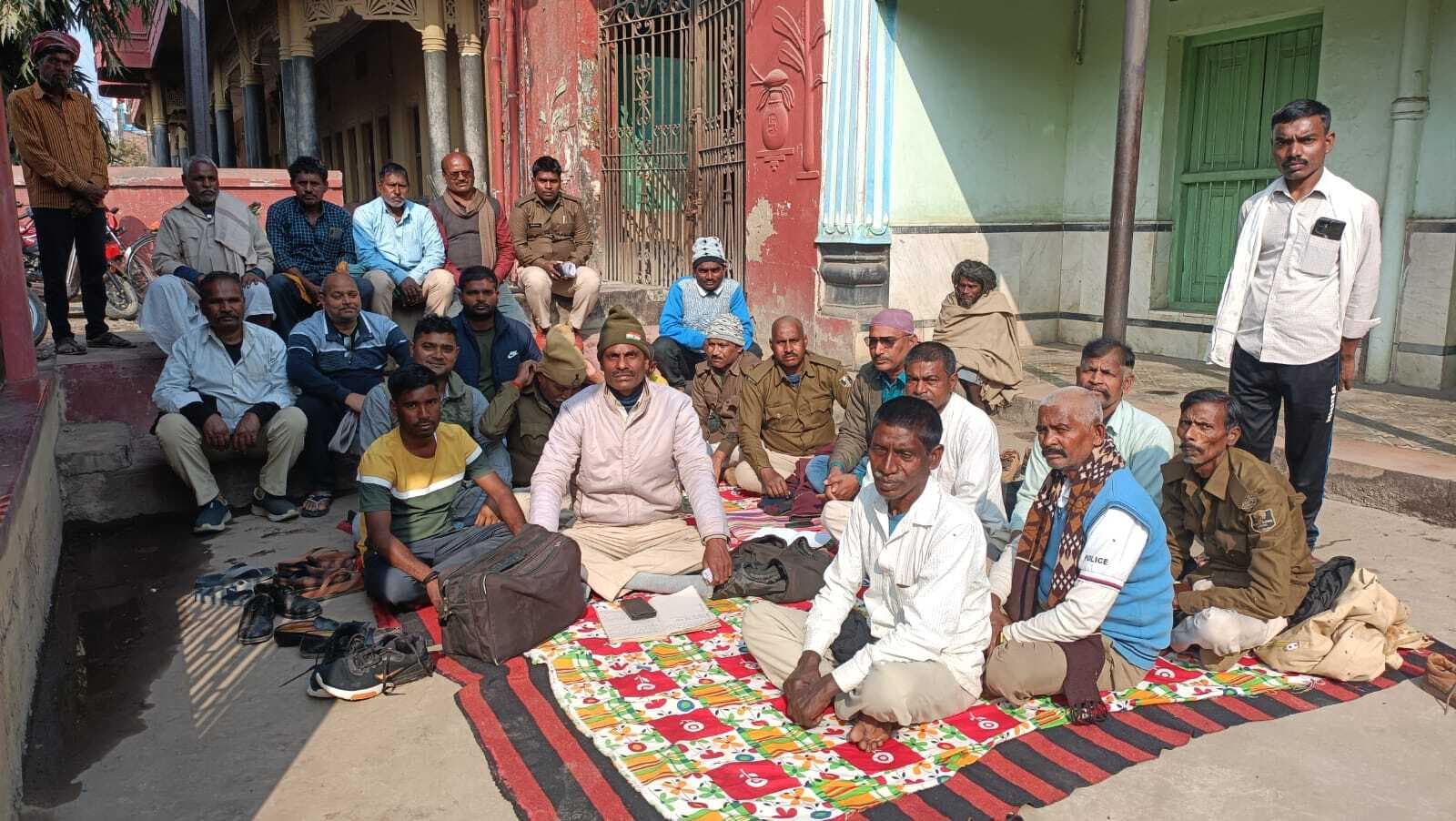 चौकीदार व दफादारों ने नौकरी के खतरे को लेकर जतायी चिंता