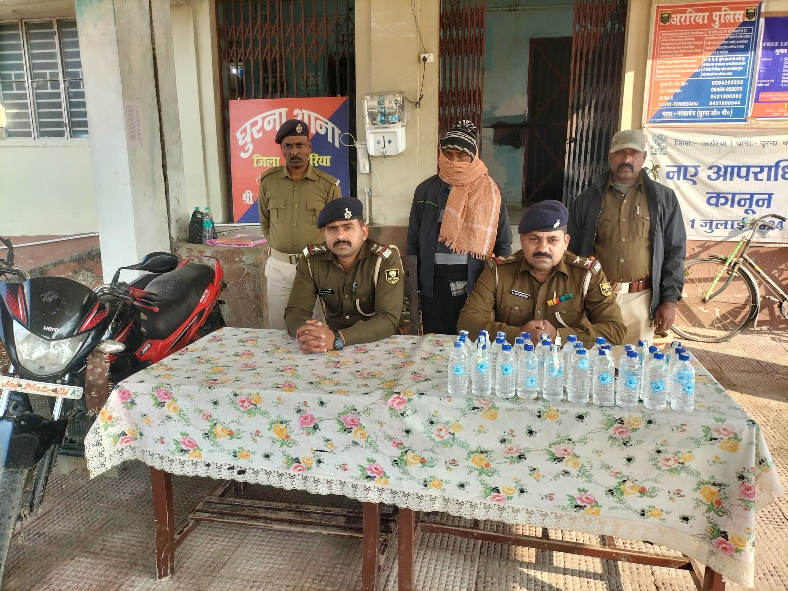 30 बोतल शराब के साथ तस्कर गिरफ्तार