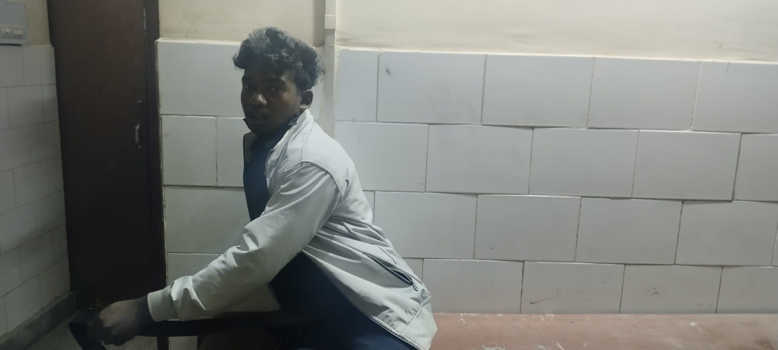 ट्रक के धक्के से बाइक सवार नाबालिक की मौत, सड़क जाम