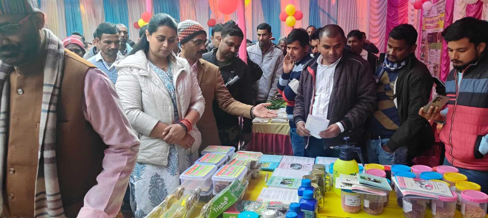 कृषि मेले में क्षेत्रीय किसानों के उत्पादों की लगी प्रदर्शनी