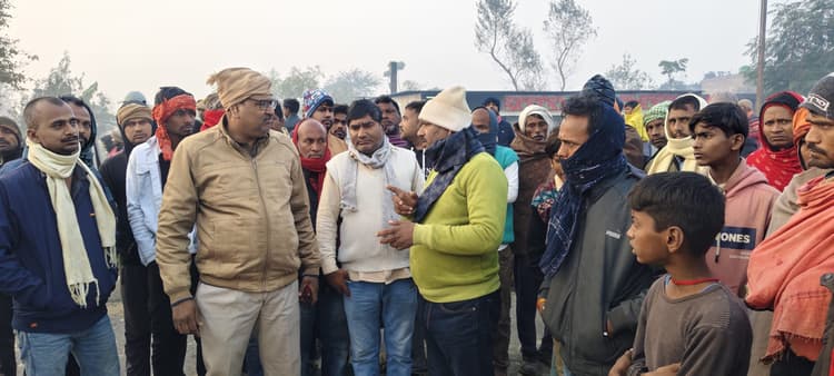कैथी में एनएच 107 पर अनियंत्रित ट्रक ने दो महिला को रौंदा, एक की मौत
