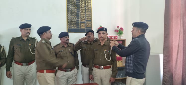 Darbhanga News : बेहतर पुलिसिंग के लिए अधिकारियों का सम्मान, अनुभव साझा कर बढ़ाया मनोबल