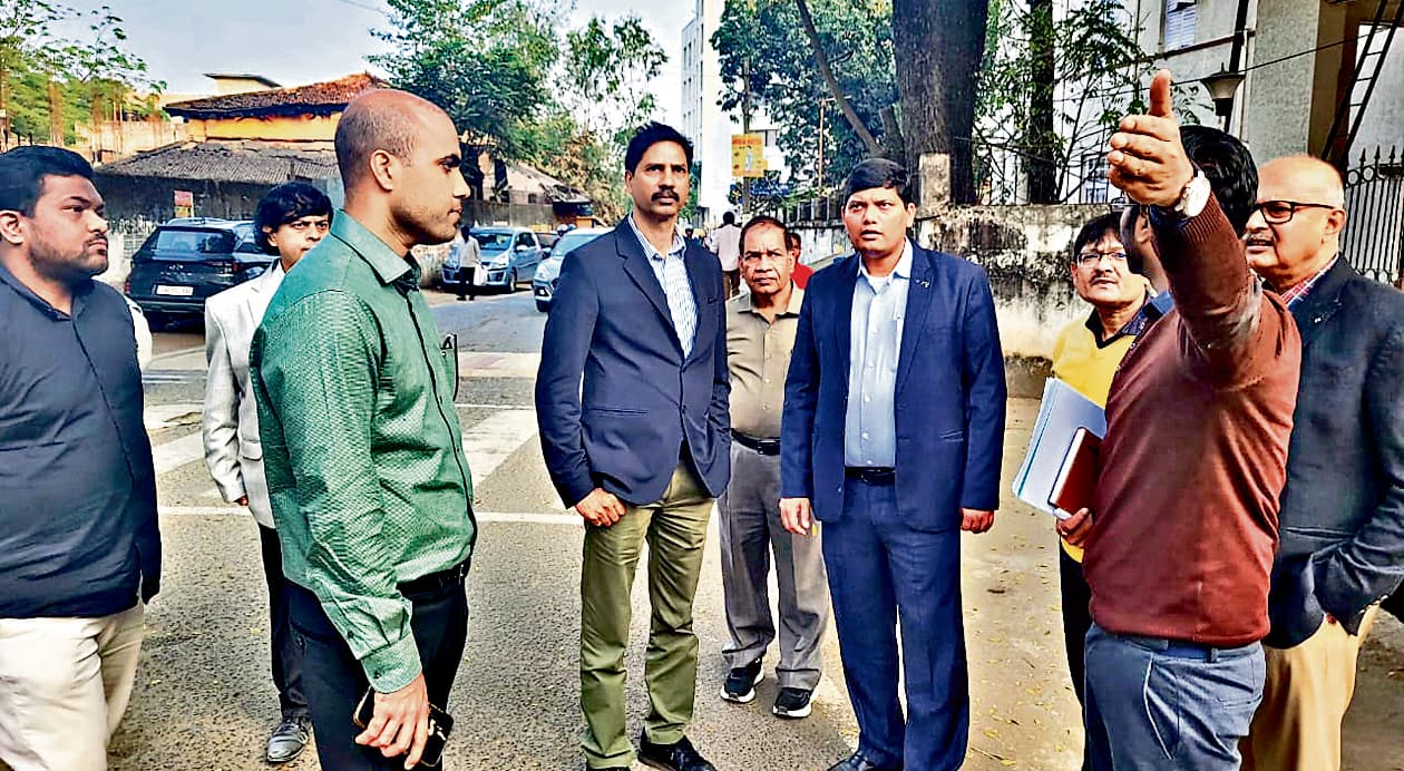 Ranchi news : राजधानी की सड़कों में सुधार की है जरूरत, ड्रेनेज सिस्टम की समुचित व्यवस्था हो : सचिव