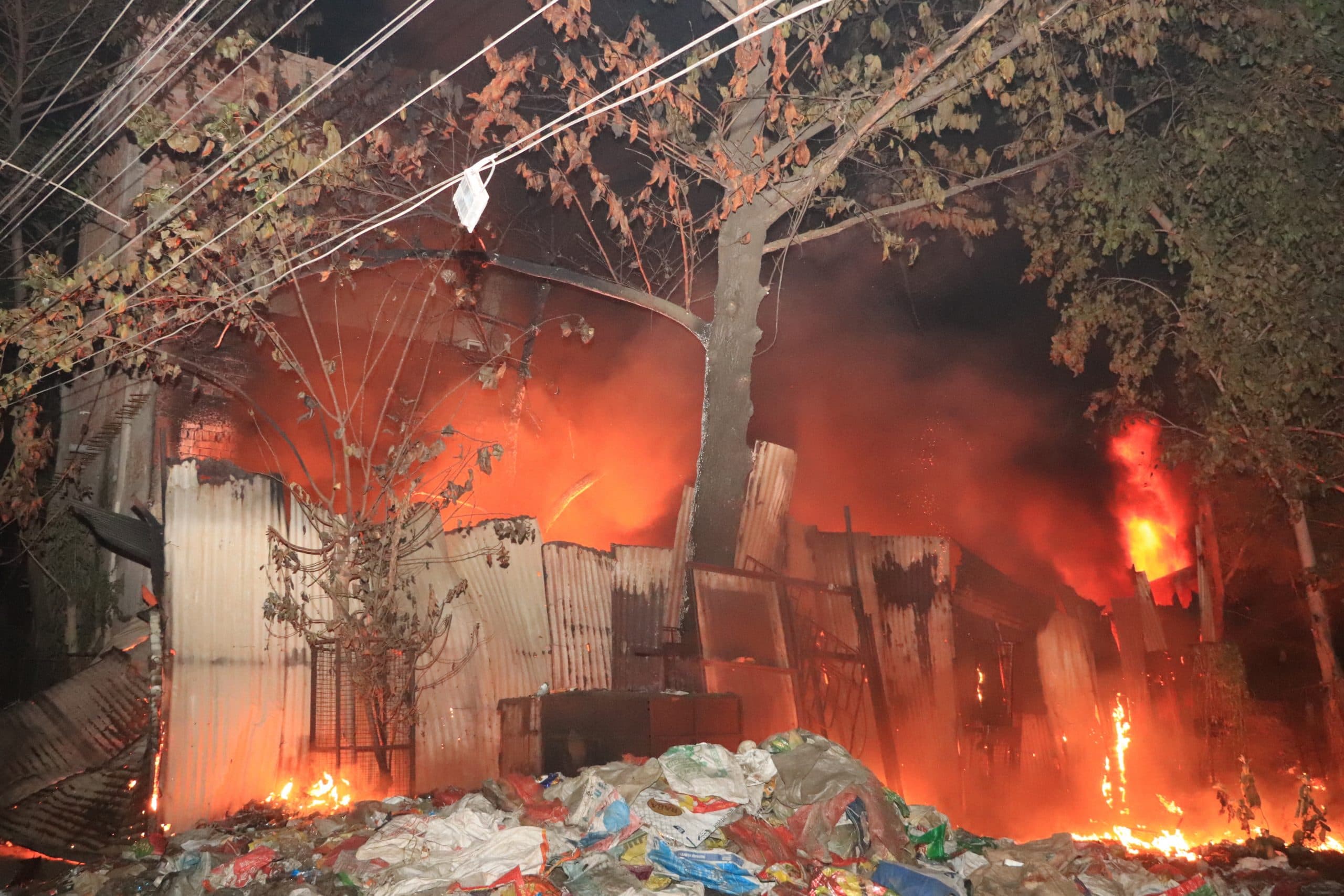 बागबेड़ा : स्क्रैप टाल में लगी आग, मची अफरा-तफरी