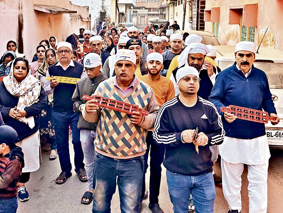 Ranchi News: गुरुनानक सत्संग सभा ने प्रभात फेरी निकाली