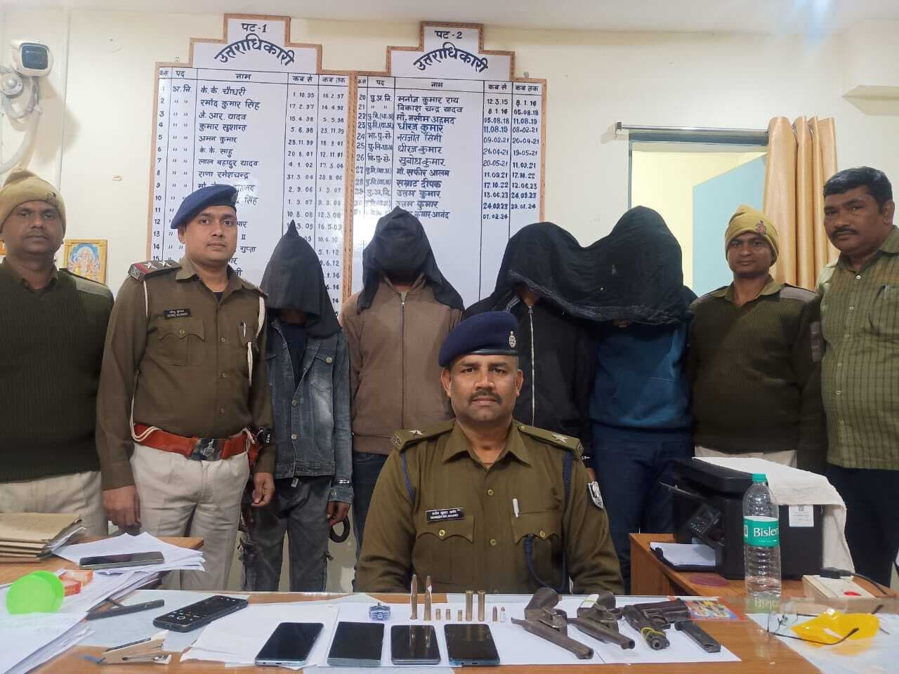 जमीन विवाद में गोलीबारी, चार गिरफ्तार