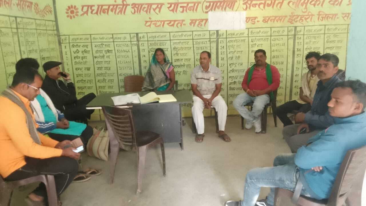 इंदिरा आवास योजना का लाभ दिलाने की मांग