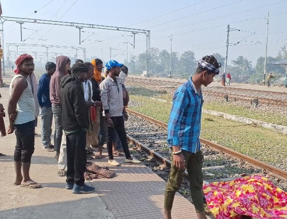 कुरसेला में एक नंबर प्लेटफार्म पर वैशाली ट्रेन से कटकर वृद्ध की मौत