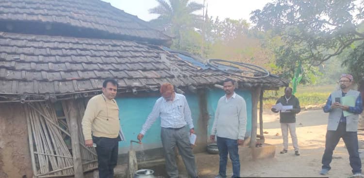 प्रमुख :: बोआरीजोर व सुंदरपहाड़ी में केंद्रीय जांच टीम ने की नल-जल योजनाओं की जांच