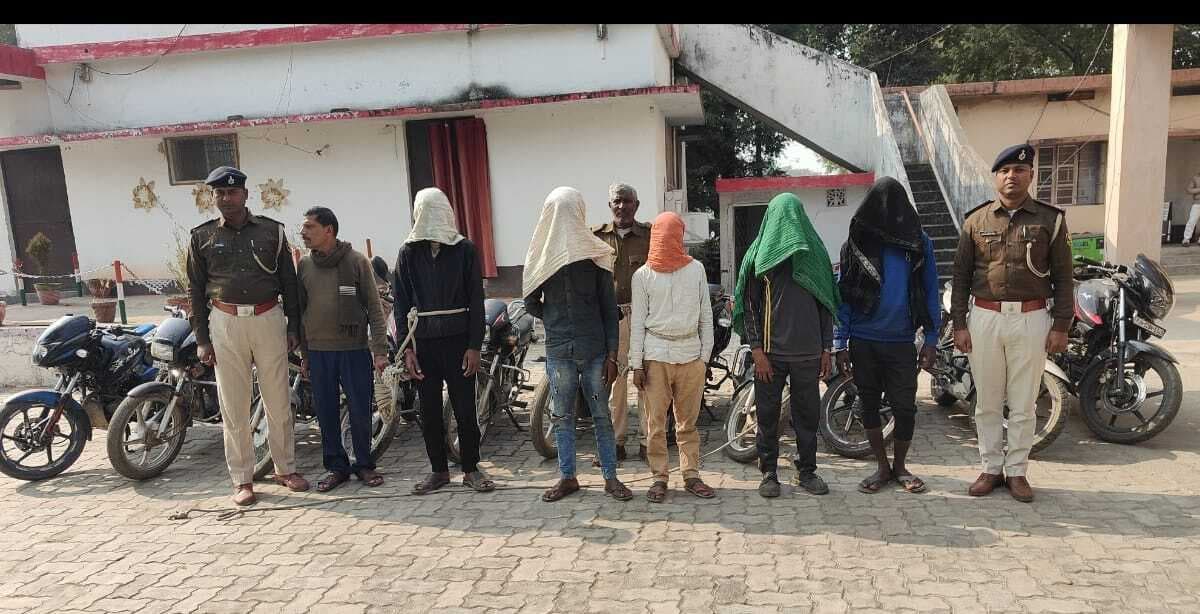 Gaya News : चोरी की 10 बाइकों के साथ पांच आरोपित गिरफ्तार